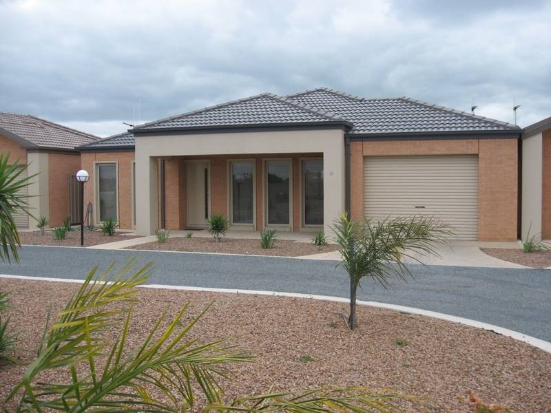 2/69 Campbell Road, Cobram VIC 3644