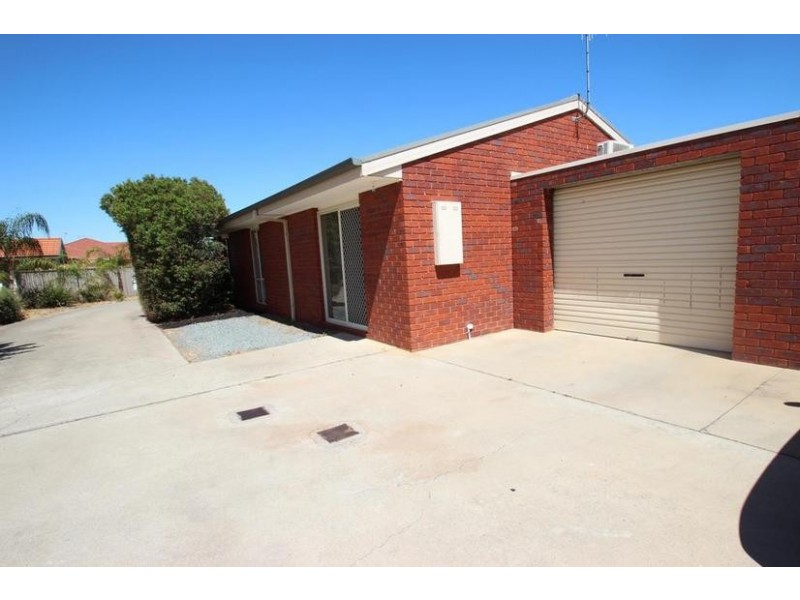 1/8 Waratah Crt, Cobram VIC 3644
