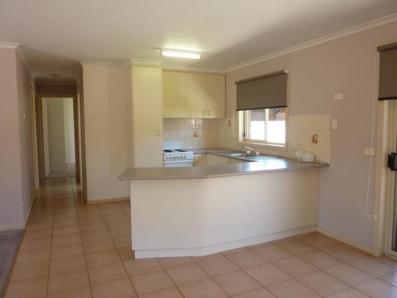 1/8 Waratah Crt, Cobram VIC 3644