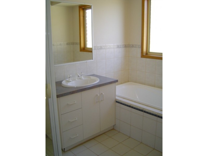 3 Apricot Circuit, Cobram VIC 3644