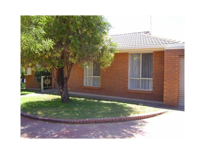 1/11 Denson Court, Cobram VIC 3644