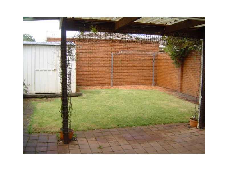 1/11 Denson Court, Cobram VIC 3644