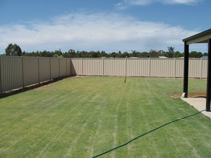 25 Nugget Fuller Drive, Tocumwal NSW 2714