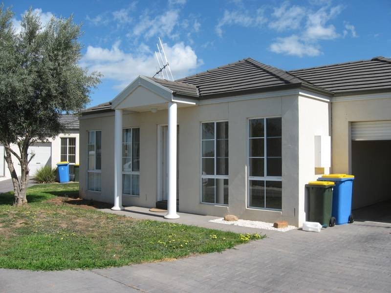 2/9 Lawson Drive, Cobram VIC 3644