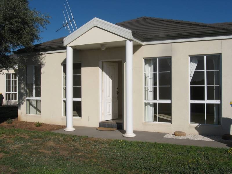 1/9 Lawson Drive, Cobram VIC 3644