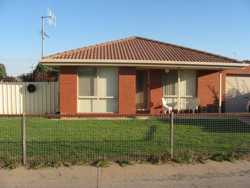 2/15 Queen Street,, Cobram VIC 3644
