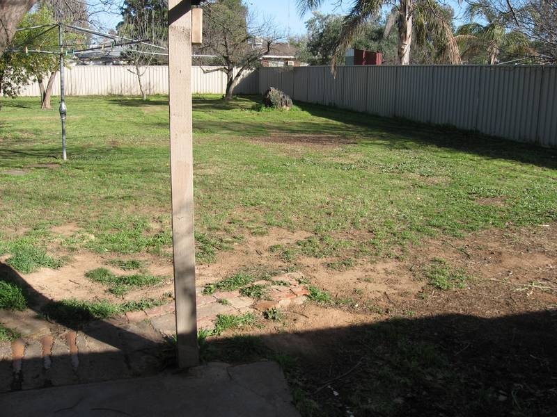 11 Thompson Avenue, Cobram VIC 3644