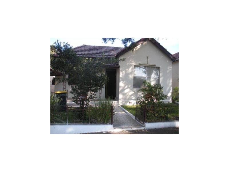 11 Lily Street, Croydon Park NSW 2133