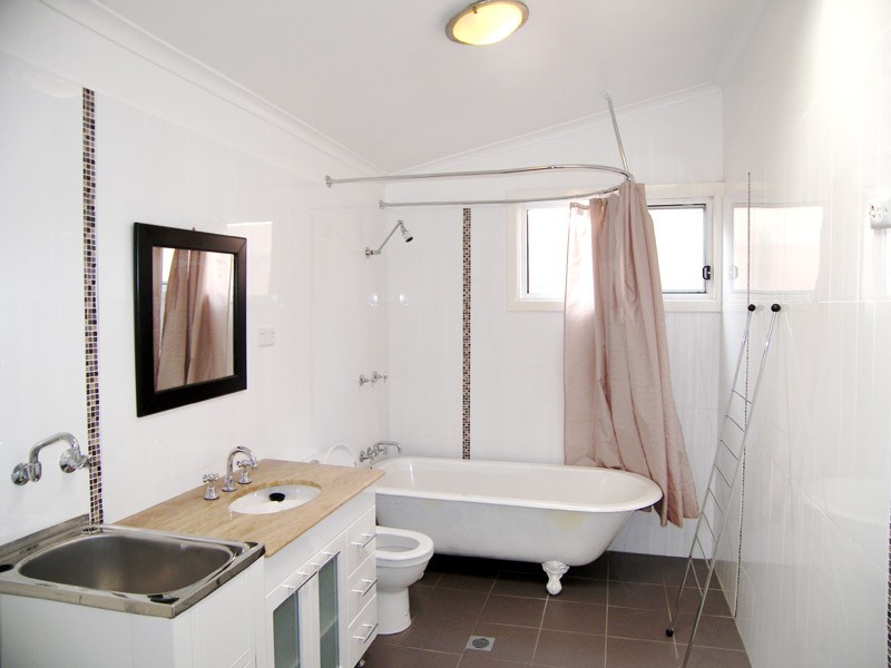 2 Fanning Street, Tempe NSW 2044