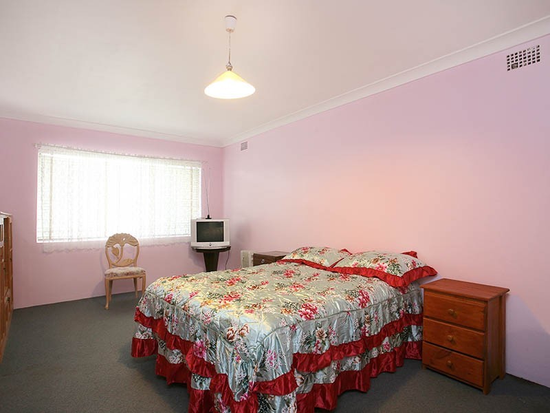 82 Sutherland Street, St Peters NSW 2044