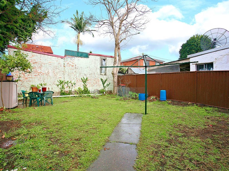 82 Sutherland Street, St Peters NSW 2044
