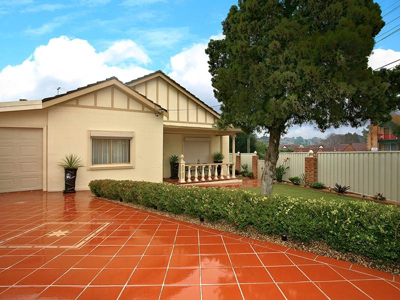 2 CARY STREET, Marrickville NSW 2204