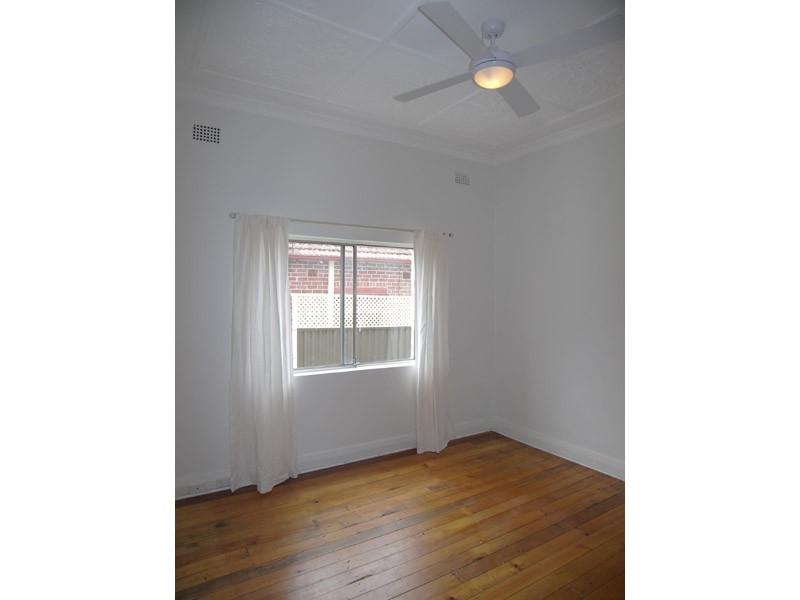 Front/13 Riverdale Avenue, Marrickville NSW 2204