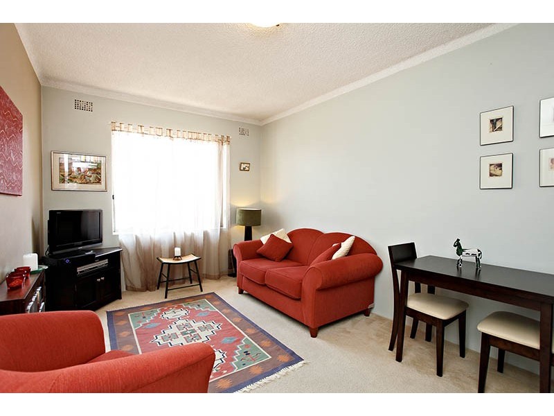 2/11 Bayley Street, Marrickville NSW 2204