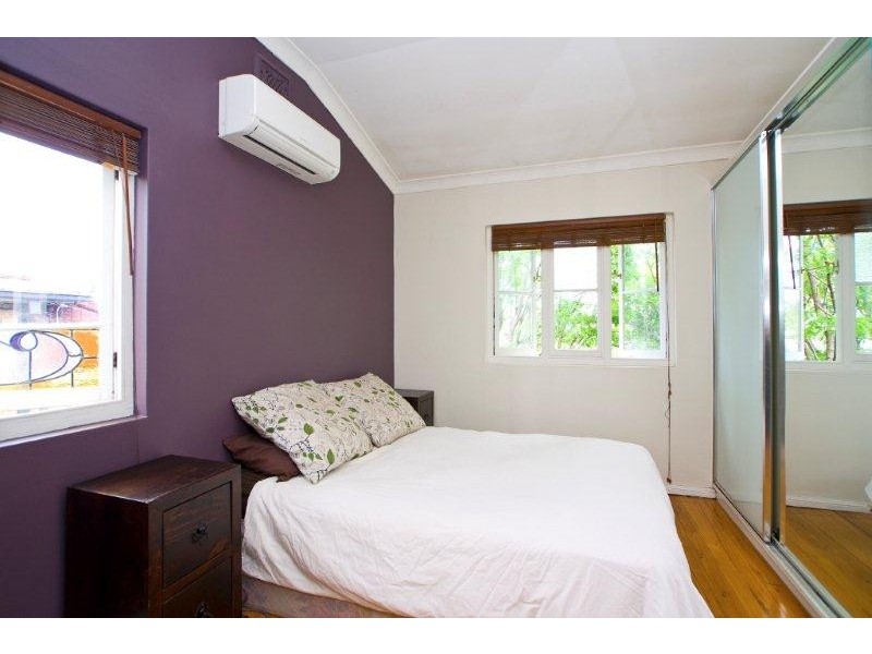 2/129 Warren Rd, Marrickville NSW 2204