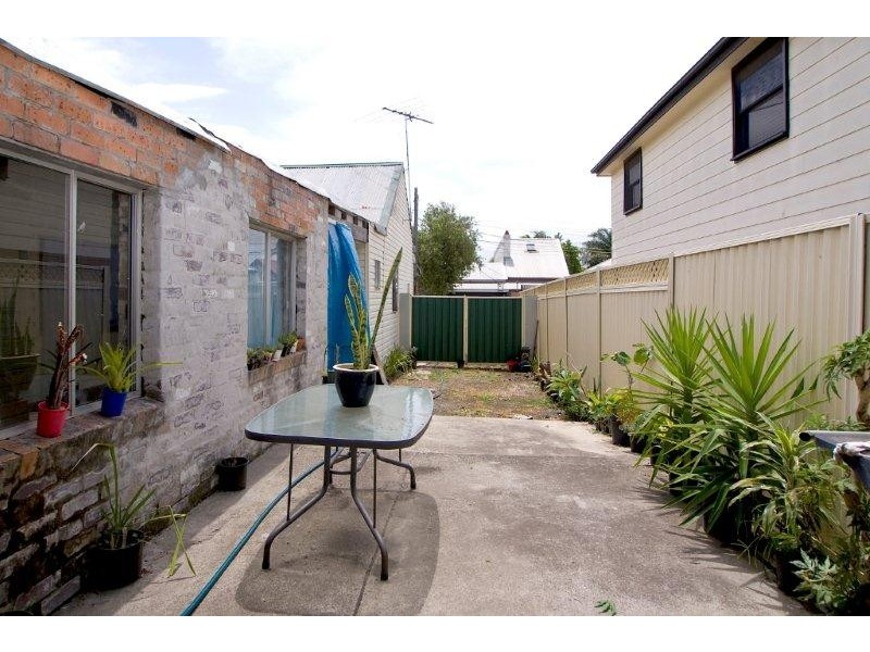 8 Florence St, St Peters NSW 2044