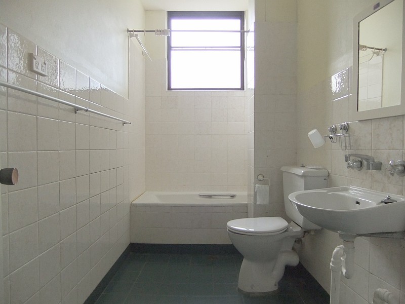 1/2 Highland Crescent, Earlwood NSW 2206