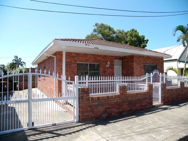 4 Petersham Road, Marrickville NSW 2204