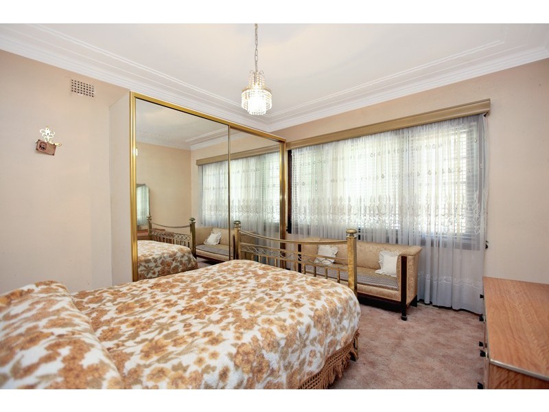 37 Riverside Cres, Marrickville NSW 2204