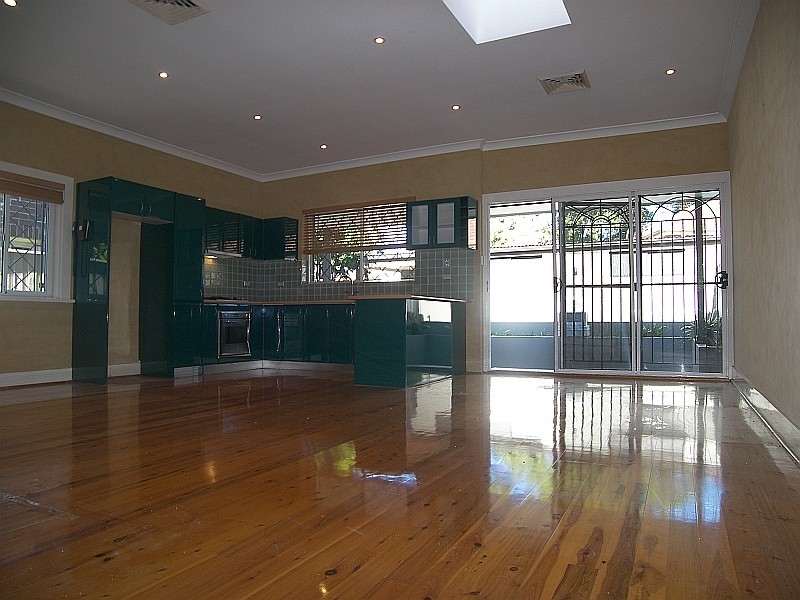 10 Hollands Avenue, Marrickville NSW 2204