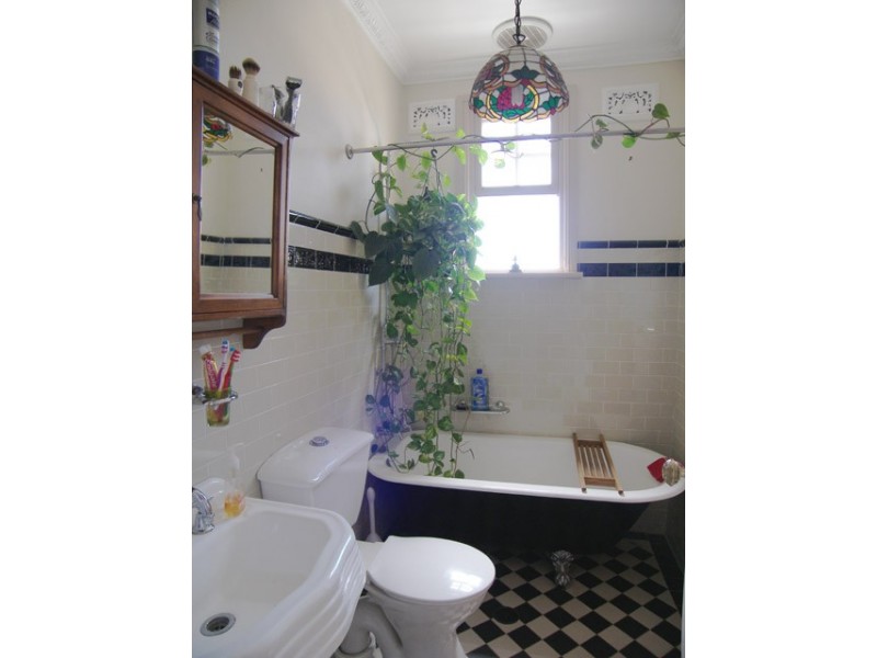 - Fernbank Street, Marrickville NSW 2204