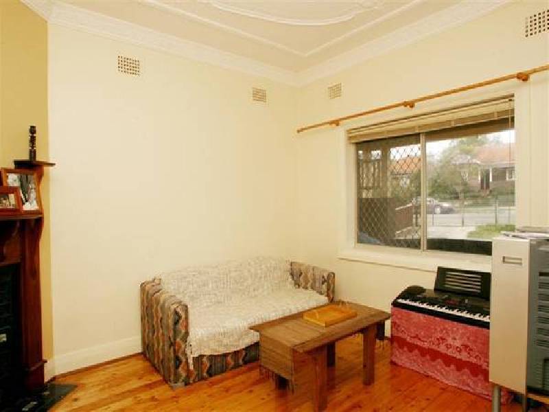 25 Hamel Crescent, Earlwood NSW 2206