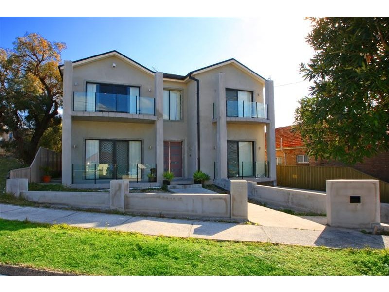 33 Prince Edward Ave, Earlwood NSW 2206