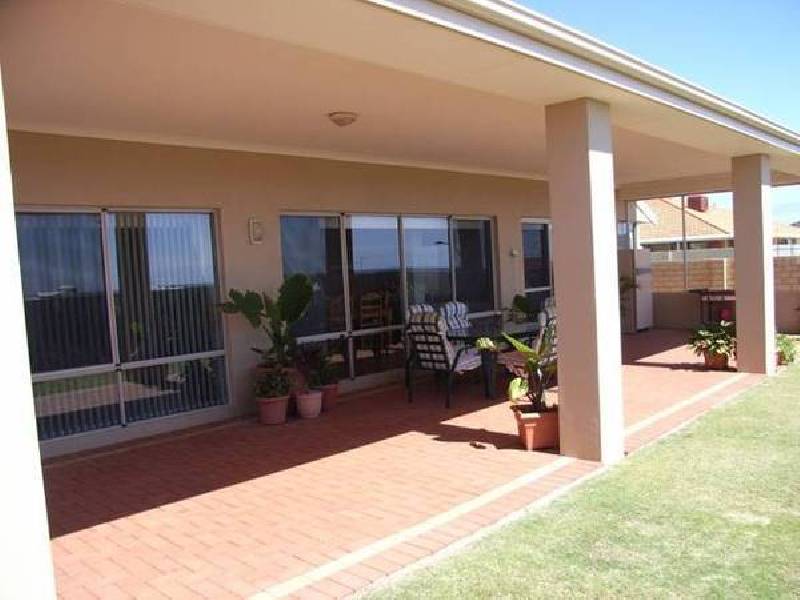 28 Hibbertia Follow, Halls Head WA 6210
