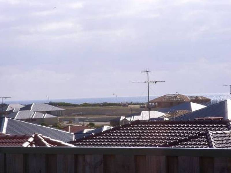 28 Hibbertia Follow, Halls Head WA 6210