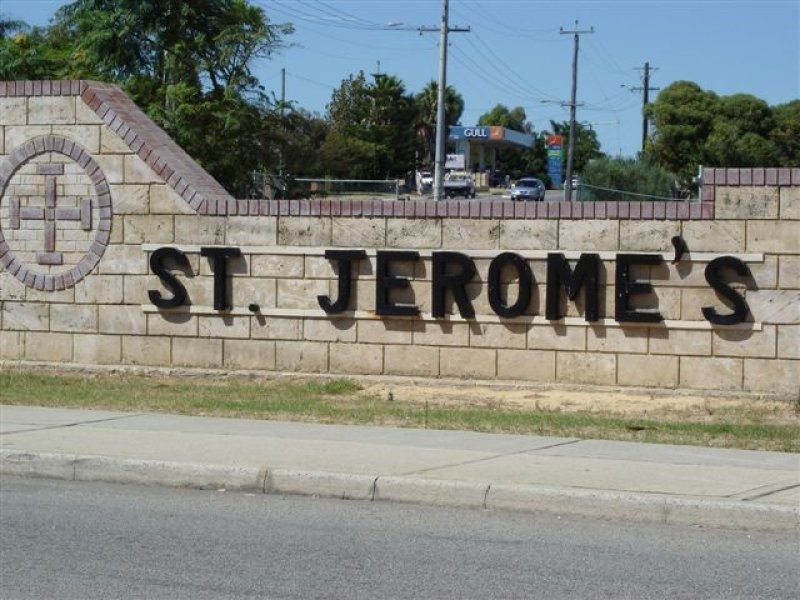 4 Sandford Avenue, Munster WA 6166