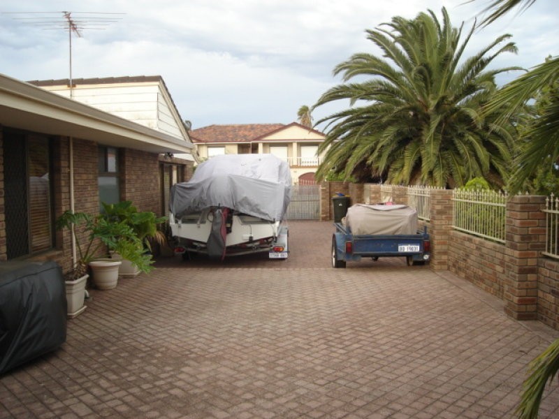 6 Chesterton, Spearwood WA 6163