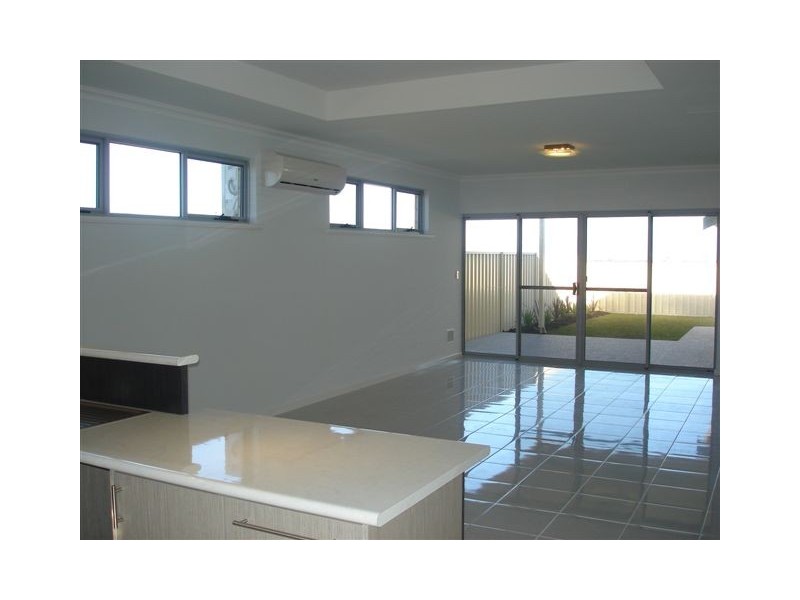 1/4 Reef Way, Yangebup WA 6164