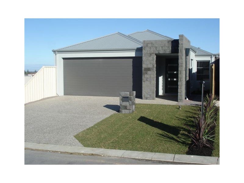 1/4 Reef Way, Yangebup WA 6164