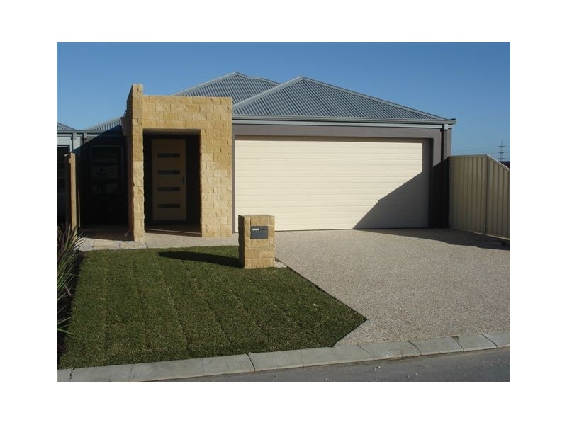 2/4 Reef Way, Yangebup WA 6164