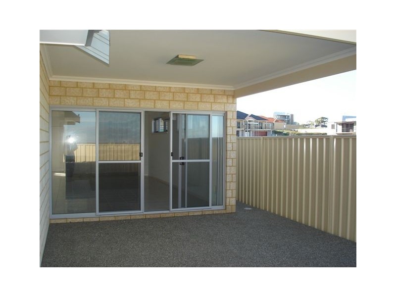 2/4 Reef Way, Yangebup WA 6164