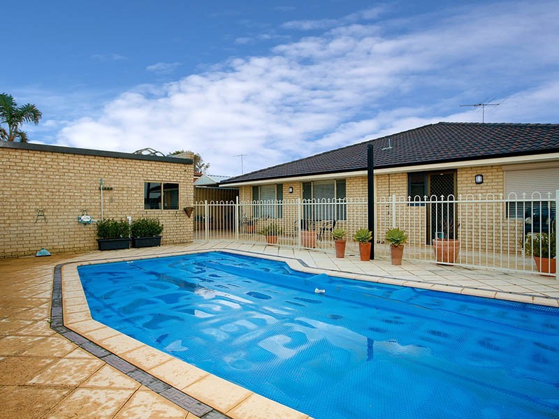 5 Okra Court, Munster WA 6166