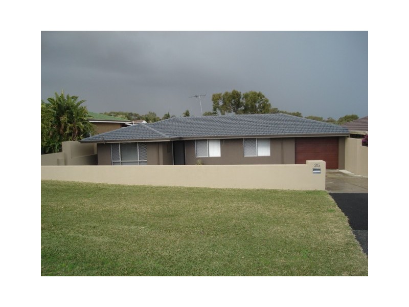 25 Freeth Road, Spearwood WA 6163