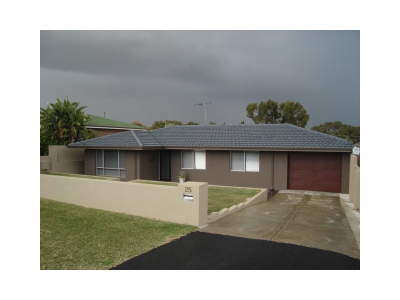 25 Freeth Road, Spearwood WA 6163