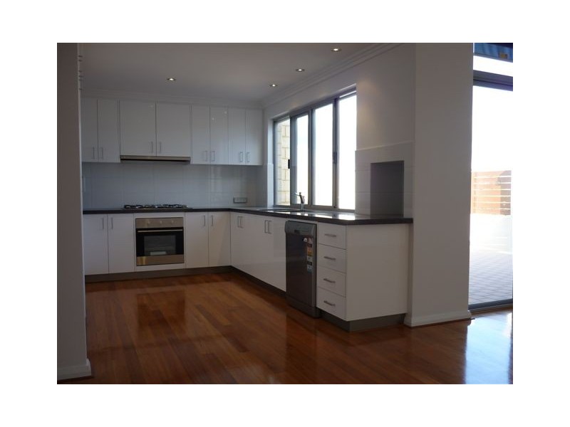 2/11 Katsura Gardens, Munster WA 6166