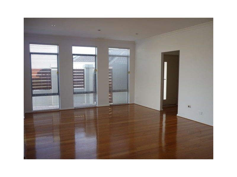 2/11 Katsura Gardens, Munster WA 6166