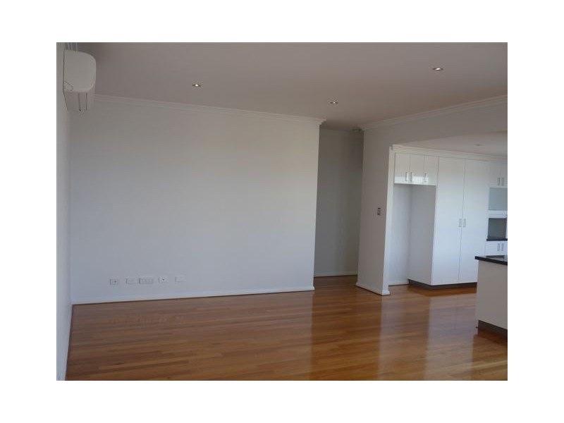 2/11 Katsura Gardens, Munster WA 6166