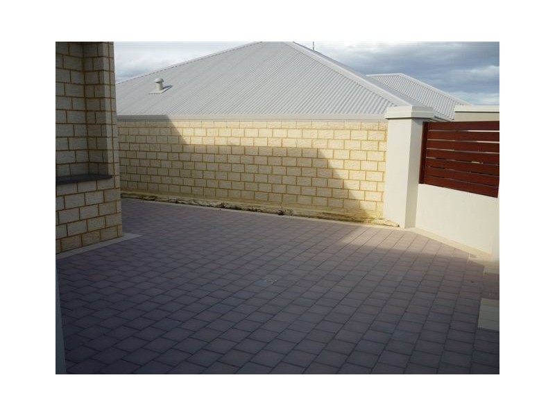 2/11 Katsura Gardens, Munster WA 6166