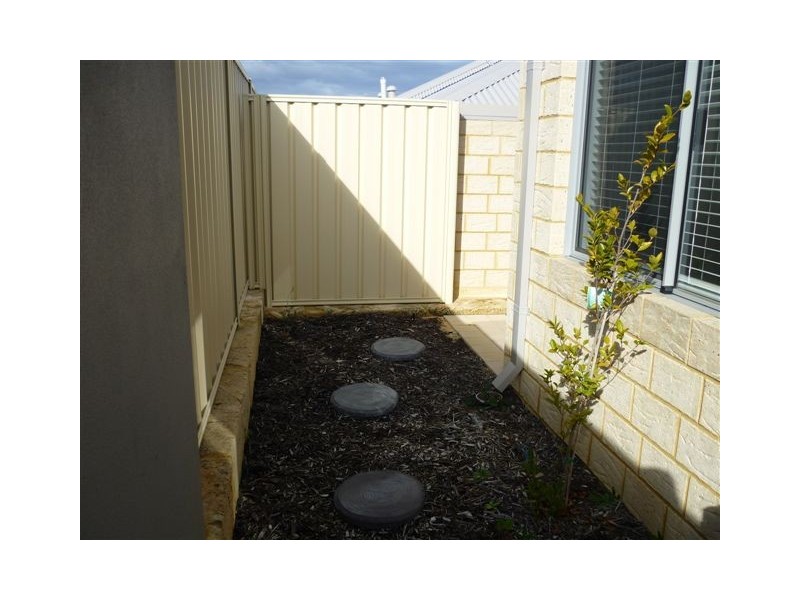 2/11 Katsura Gardens, Munster WA 6166