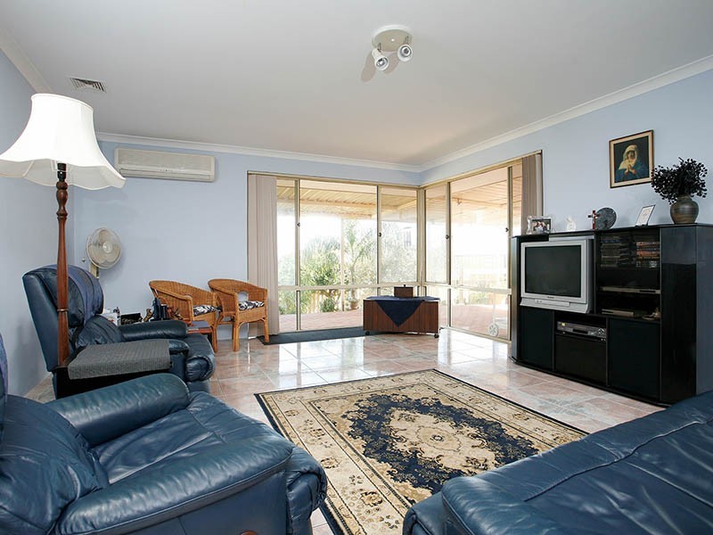3 Maritime Tce, Coogee WA 6166