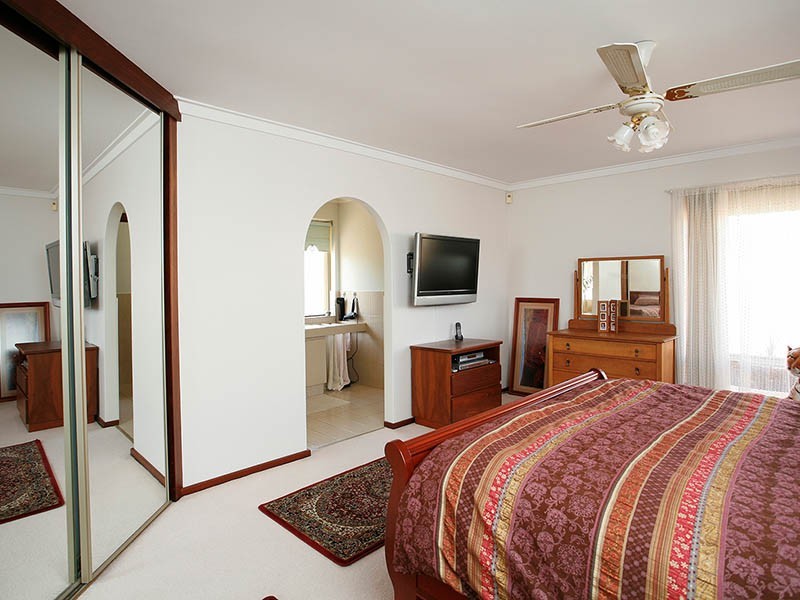 5 Anitra Court, Coogee WA 6166