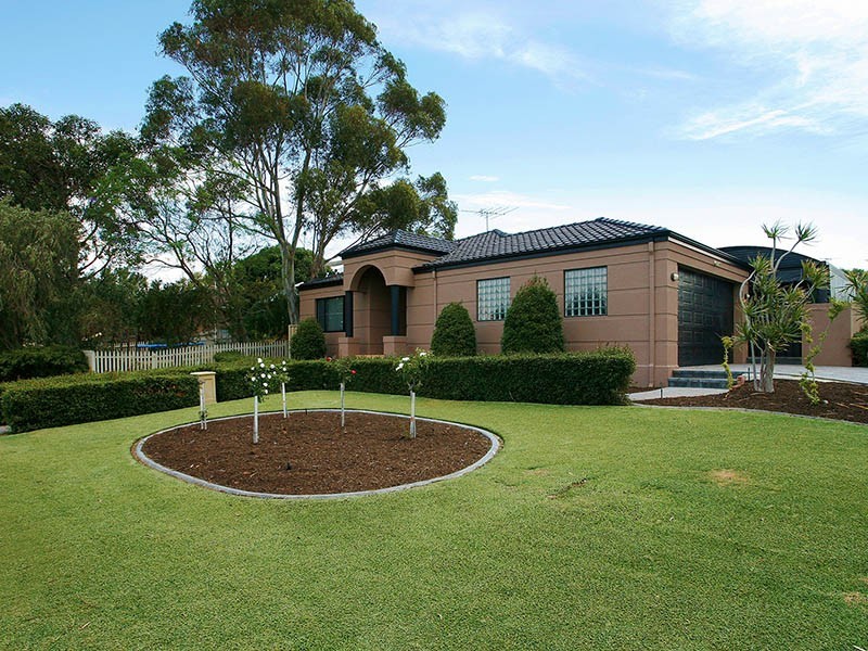 23 Davilak Ave, Hamilton Hill WA 6163