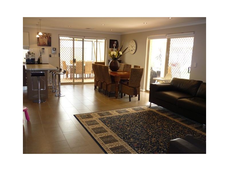 2 Georgia Way, Success WA 6164