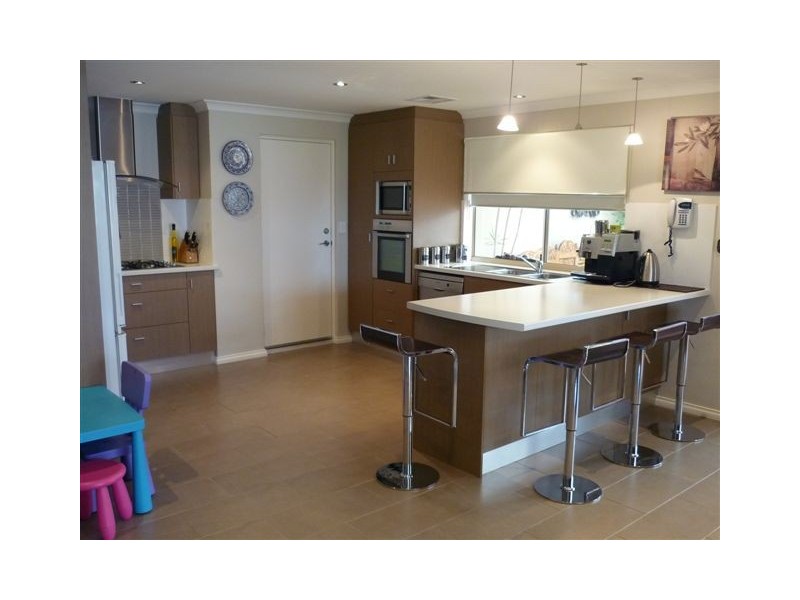 2 Georgia Way, Success WA 6164