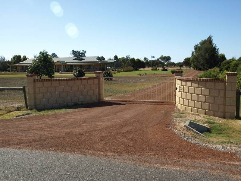 33 BARIP PLACE, Oakford WA 6121