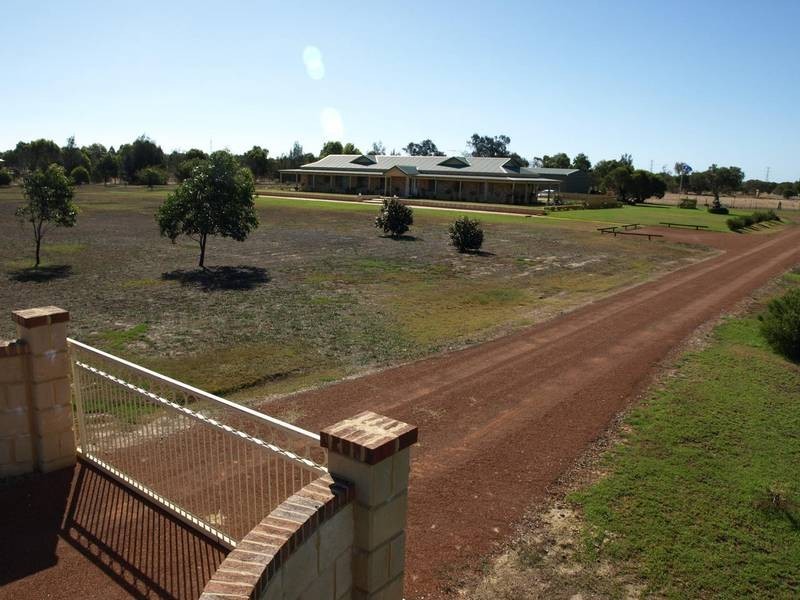 33 BARIP PLACE, Oakford WA 6121